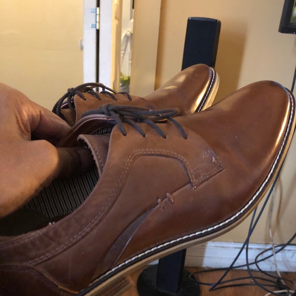L slightly wore  brown dress or causal Oxford